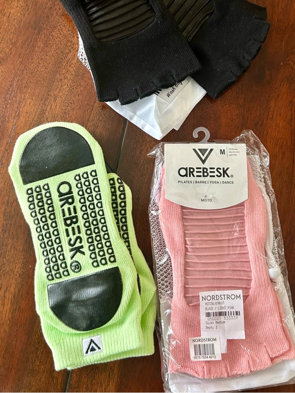 Arebesk. Set of 3 pilates socks . Size M . Never worn with tags - Picture 2 of 6